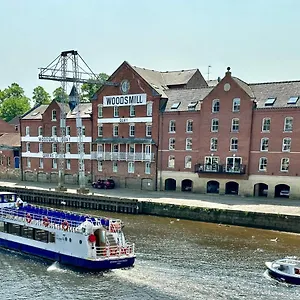 https://luxury-apartment-at-woodsmill-quay.yorkshirehotels.net