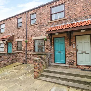 https://whitby-sands.yorkshirehotels.net